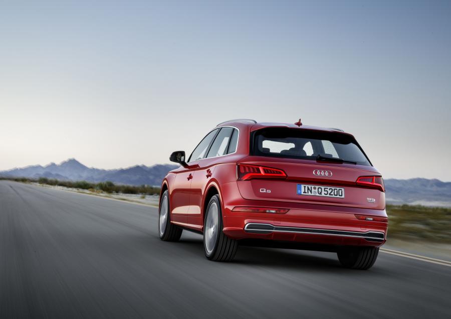  Audi Q5 TFSI Quattro S-Line 2016 года  (WW) (фото 7 из 110)